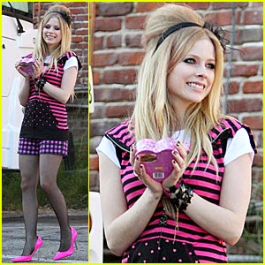 put on ur profile if u lyk avril