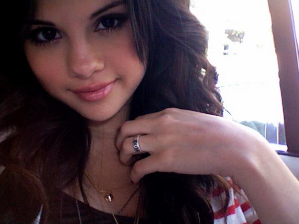 Selena :x