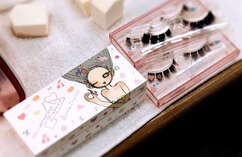 eyelashes